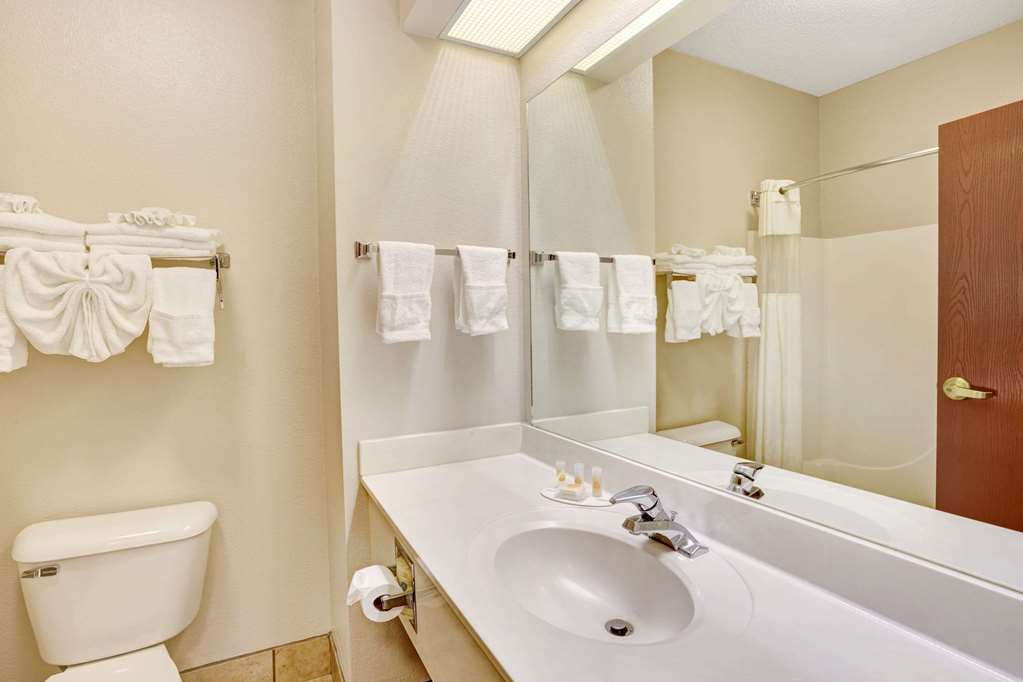 days inn and suites by wyndham louisville sw