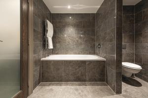 Dakota Eurocentral,Bellshill>>Airdrie,4 star