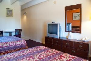 nassau holiday motel