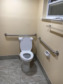 nassau holiday motel