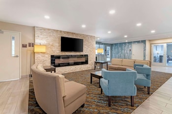 sleep inn and suites lake delton wisconsin dells newly renovated 2024