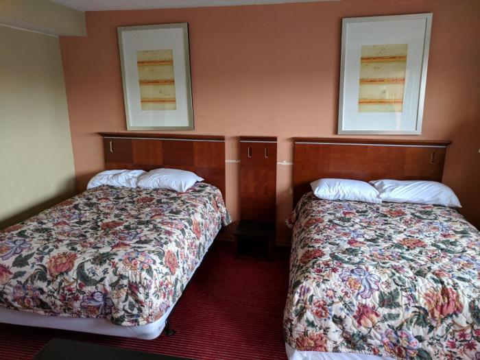 skylark motel