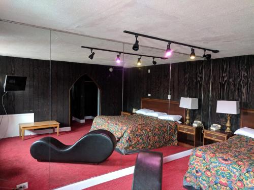 skylark motel