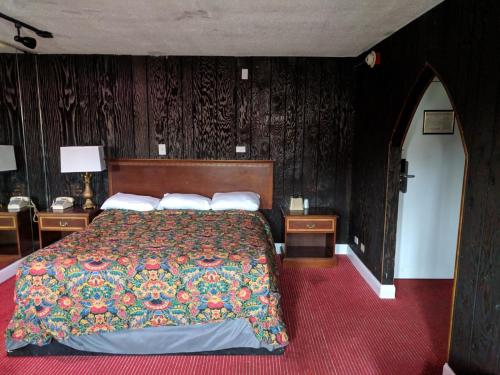 skylark motel