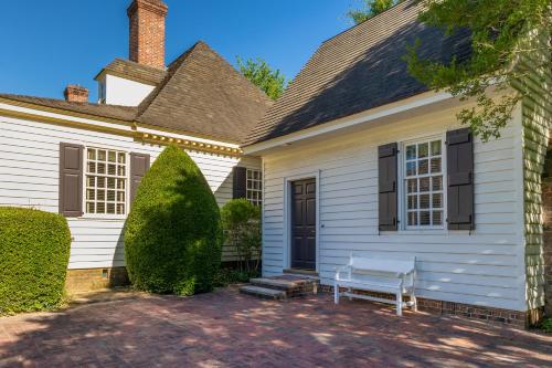 colonial houses an official colonial williamsburg hotel