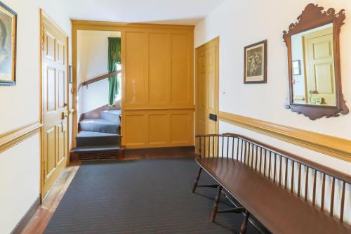 colonial houses an official colonial williamsburg hotel