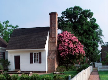 colonial houses an official colonial williamsburg hotel