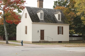 colonial houses an official colonial williamsburg hotel