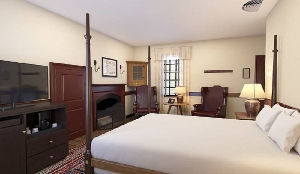 colonial houses an official colonial williamsburg hotel