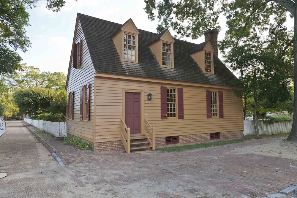 colonial houses an official colonial williamsburg hotel