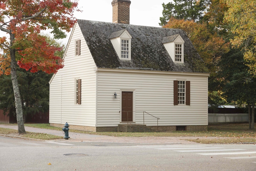 colonial houses an official colonial williamsburg hotel
