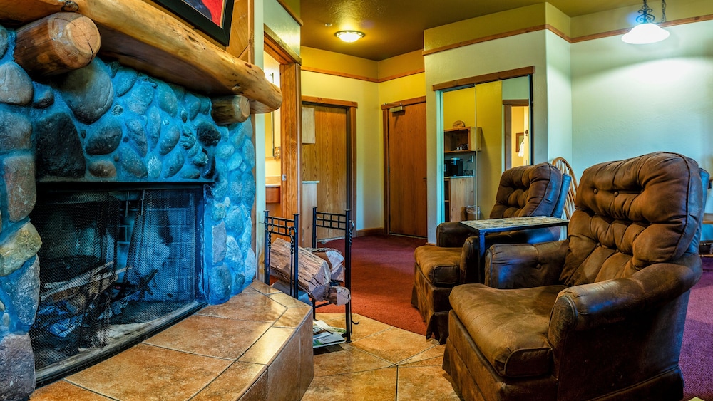 callahans lodge and restaurant