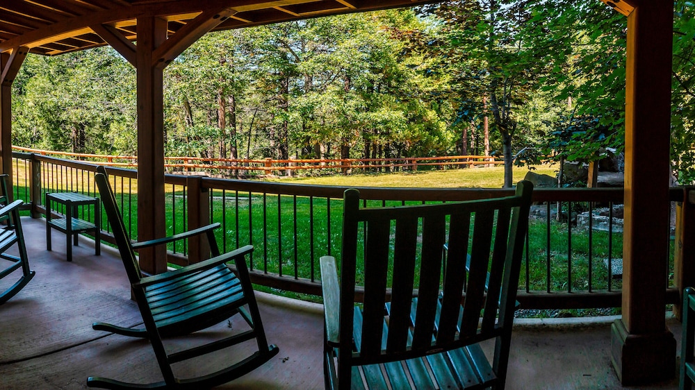 callahans lodge and restaurant