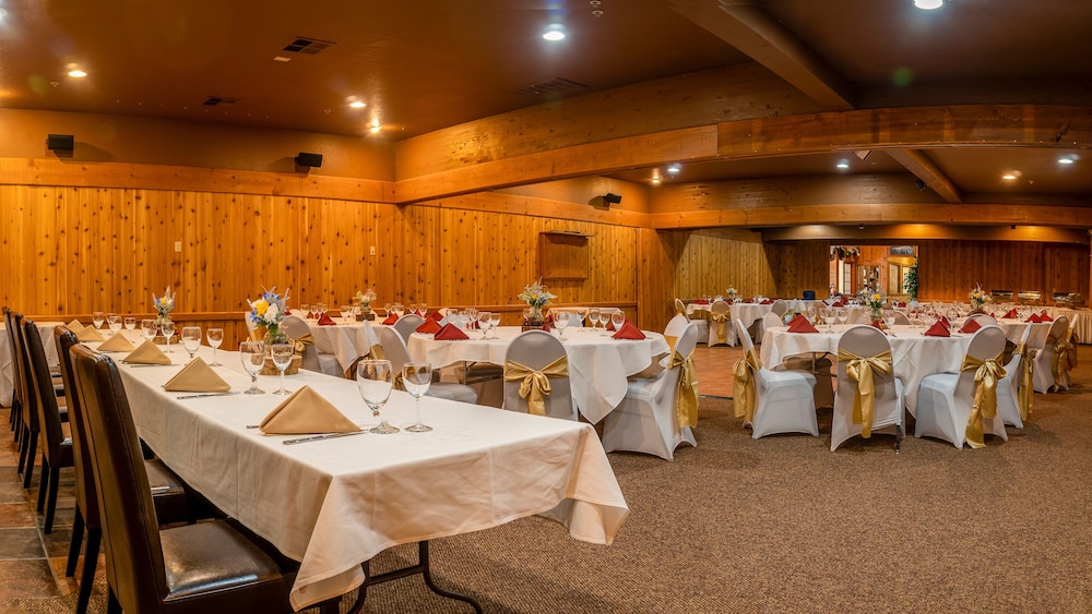 callahans lodge and restaurant