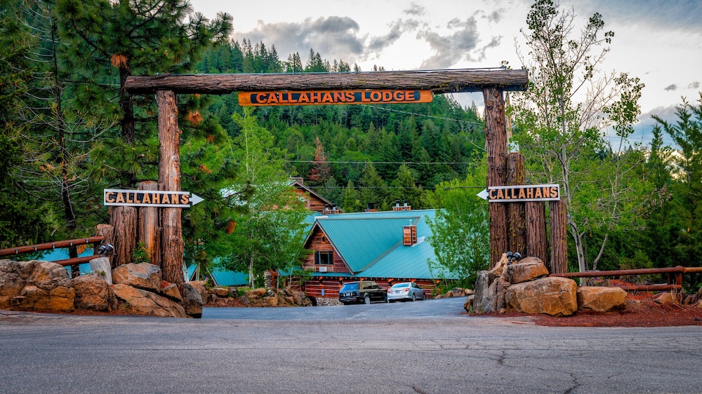 callahans lodge and restaurant