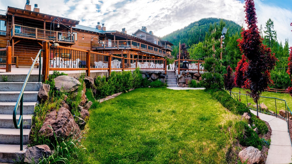 callahans lodge and restaurant