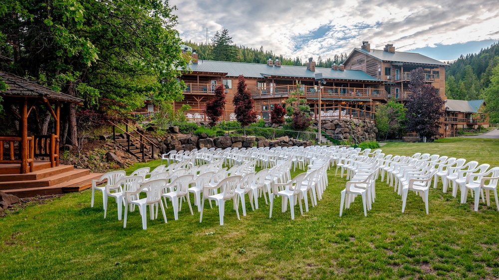 callahans lodge and restaurant
