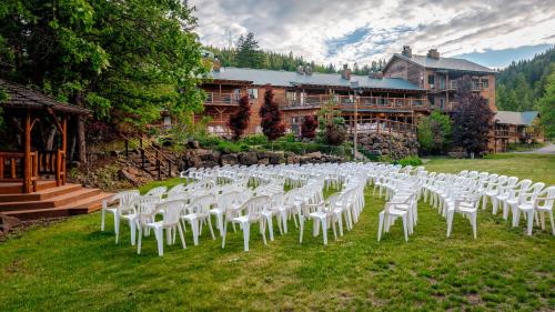 callahans lodge and restaurant