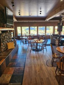 callahans lodge and restaurant