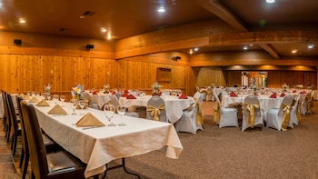 Callahan's Lodge And Restaurant,,3 star