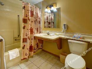 the pointe hotel and suites