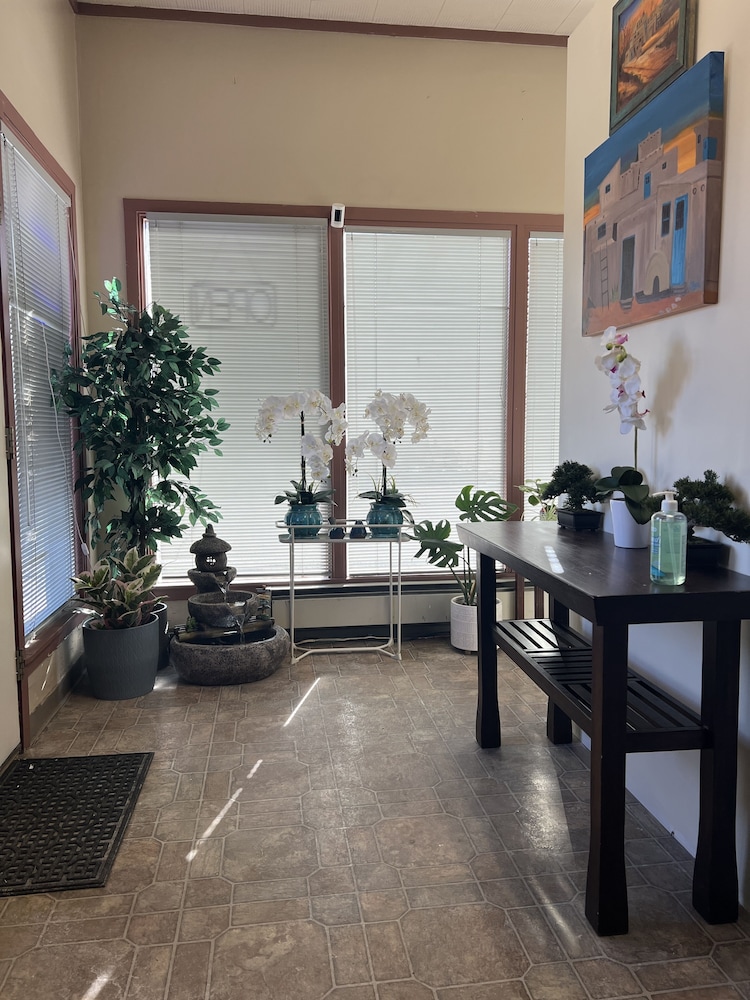 midtown inn and suites