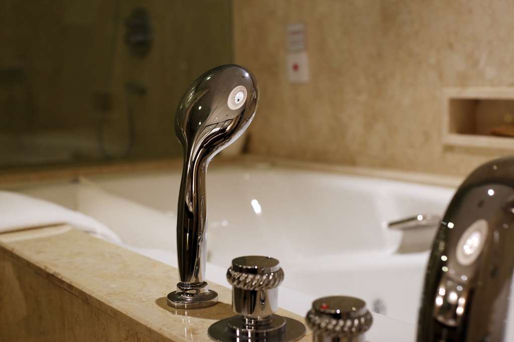 shangri la manzhouli