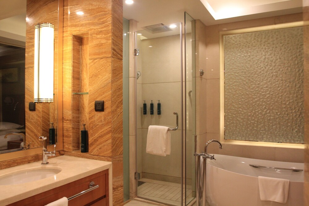 doubletree by hilton hotel qinghai golmud