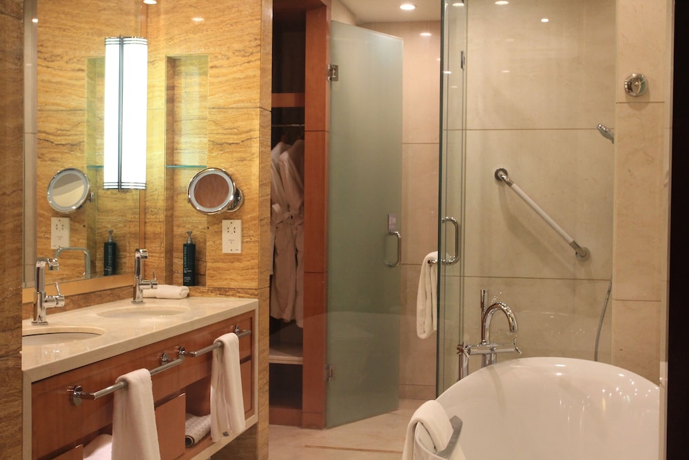 doubletree by hilton hotel qinghai golmud