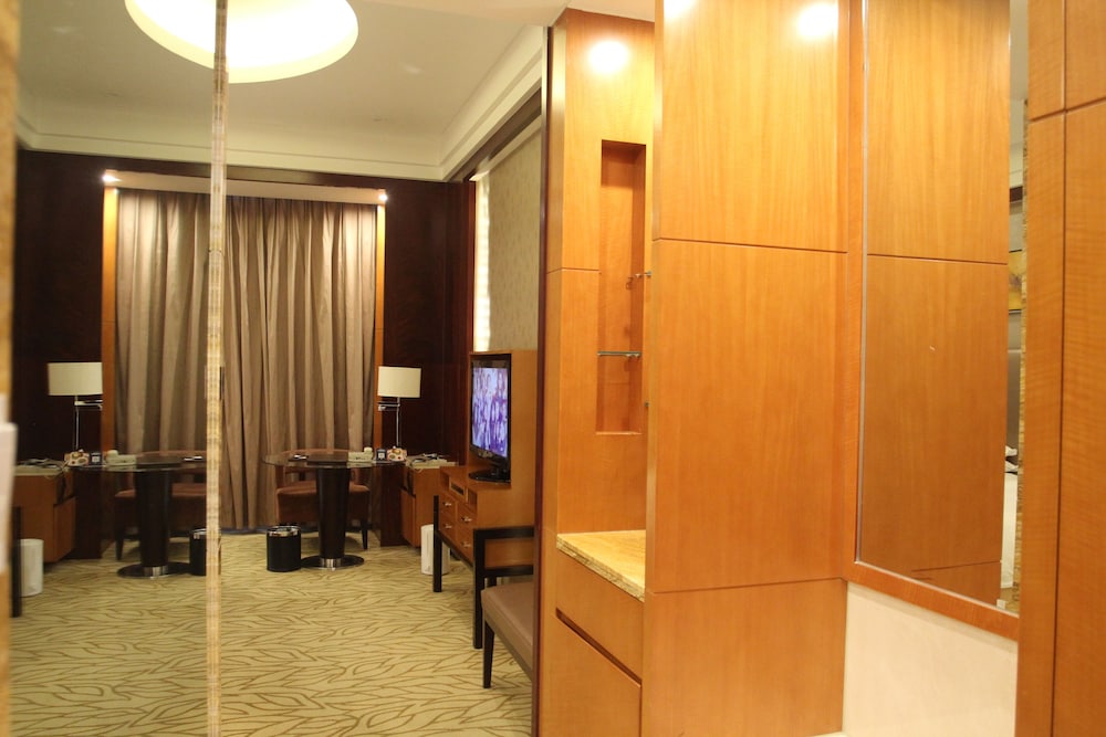 doubletree by hilton hotel qinghai golmud