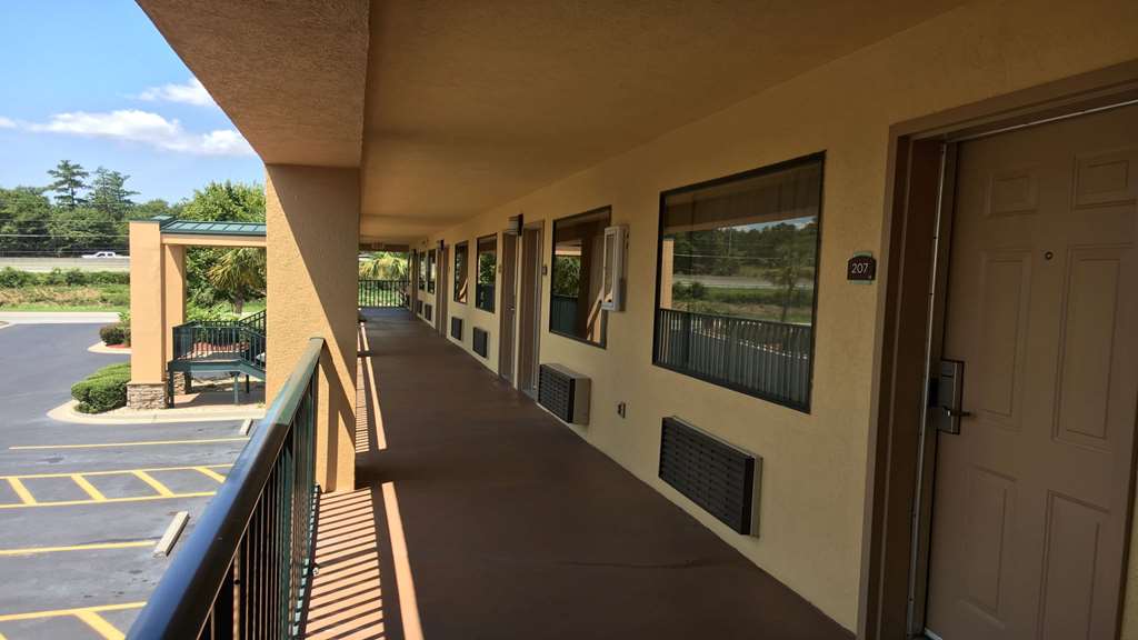 best western inn and suites of macon