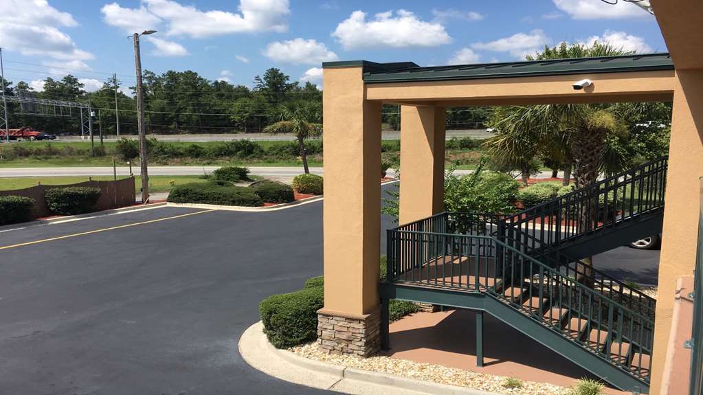 best western inn and suites of macon