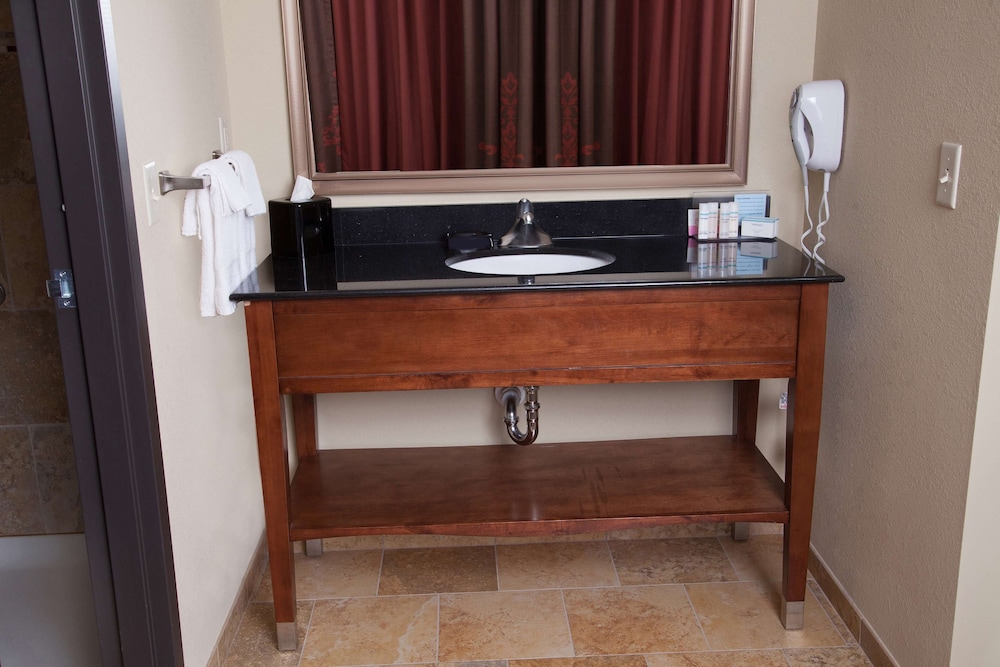hampton inn and suites dickinson