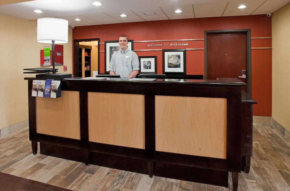 hampton inn and suites dickinson