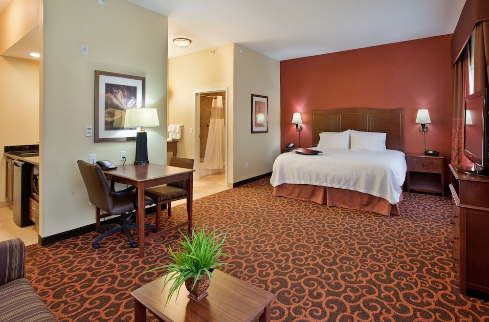 hampton inn and suites dickinson