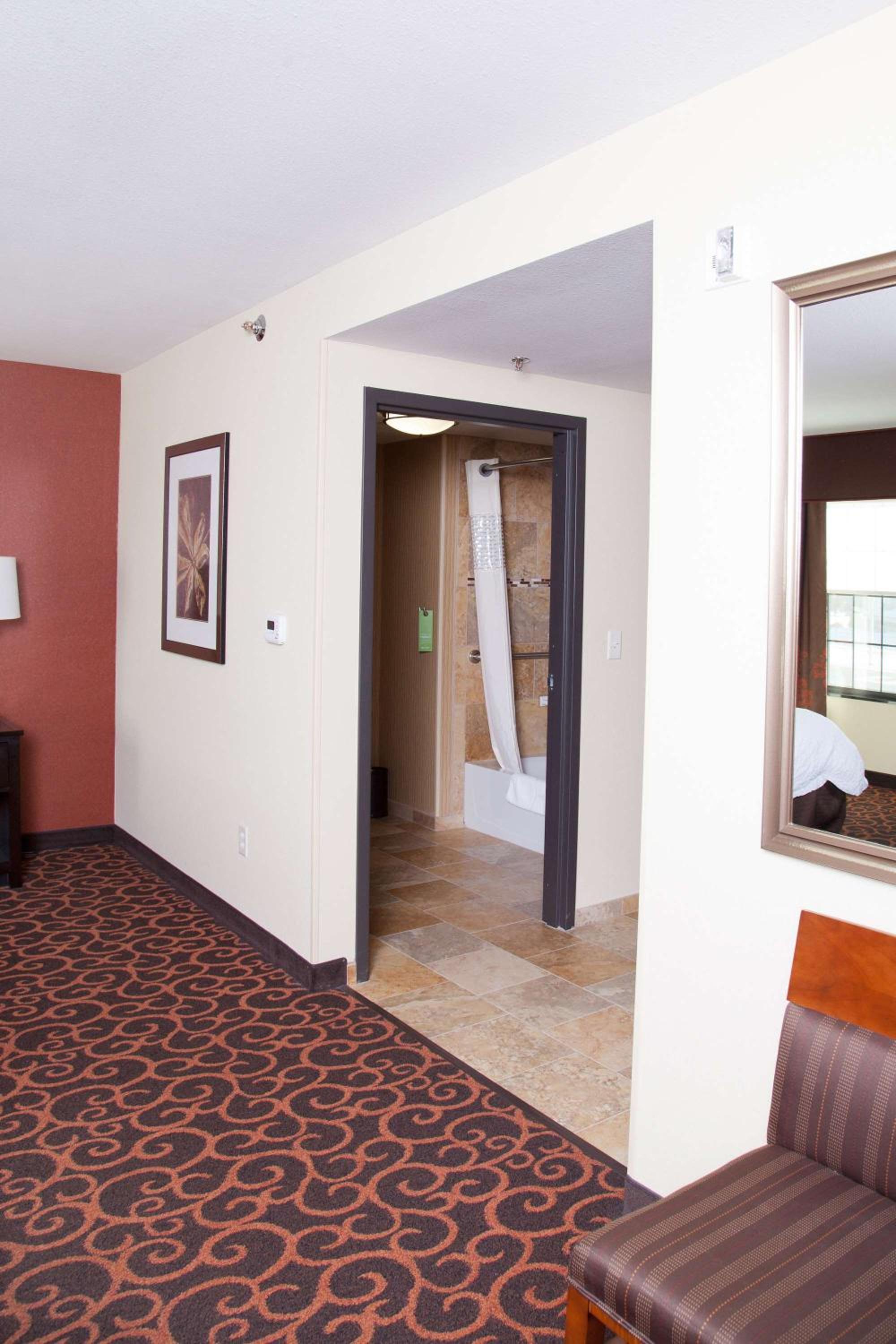 hampton inn and suites dickinson
