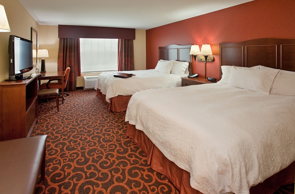 hampton inn and suites dickinson