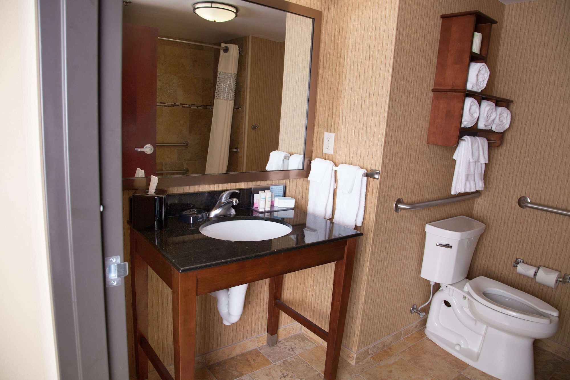 hampton inn and suites dickinson