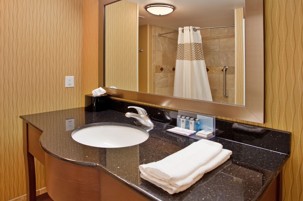 hampton inn and suites dickinson