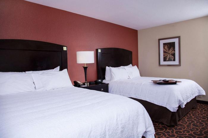 hampton inn and suites dickinson