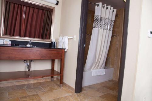 hampton inn and suites dickinson