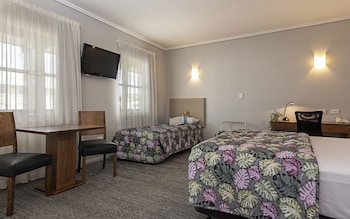 coachmans inn warwick