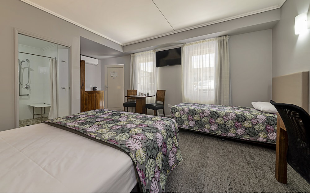 coachmans inn warwick