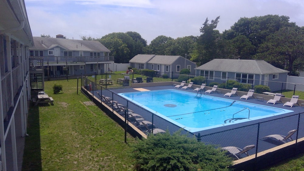 village green motel