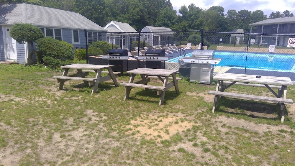 village green motel