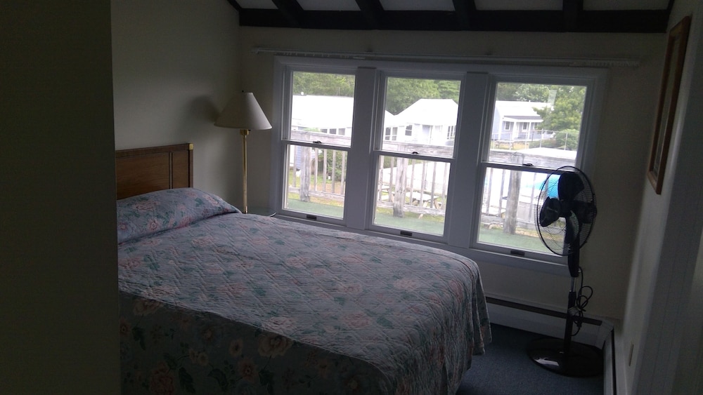 village green motel