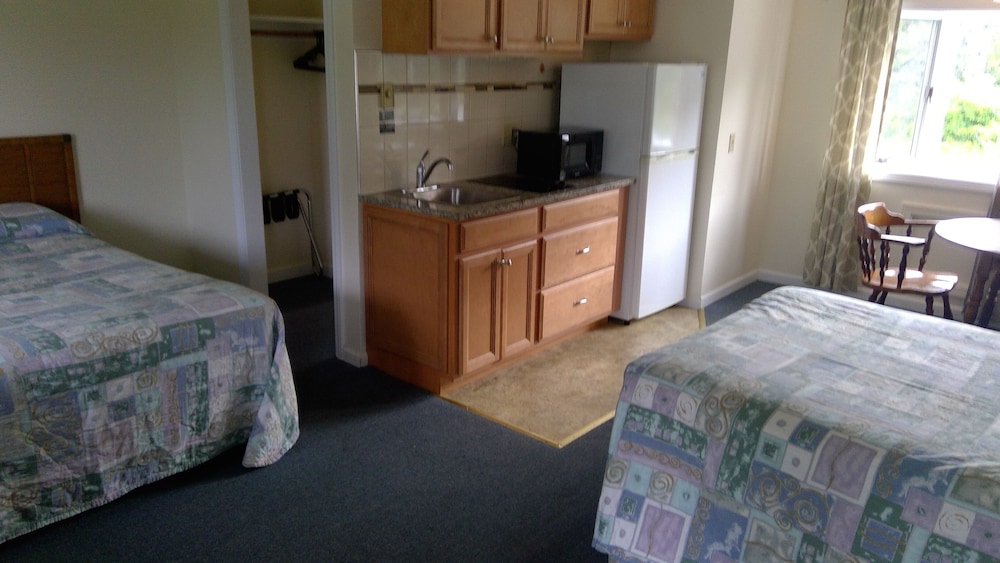 village green motel