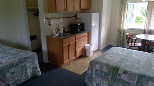 village green motel