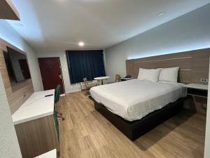 Travelodge By Wyndham Fairplex Pomona,,2 star