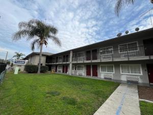 Travelodge By Wyndham Fairplex Pomona,,2 star